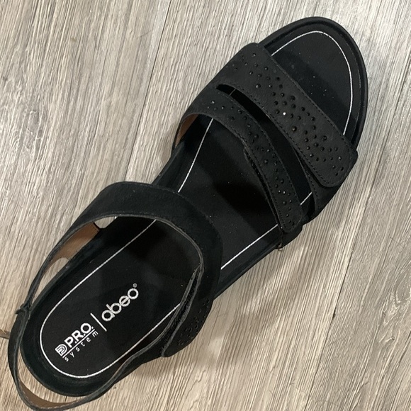 ABEO Gabrielle Black Wedge Leather Rhinestone Detail Adjustable Sandals size 10 - Picture 11 of 12